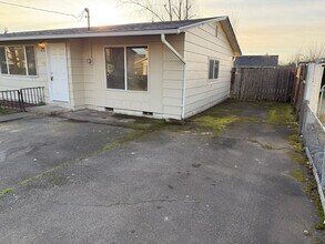 266 40th St in Springfield, OR - Building Photo - Building Photo