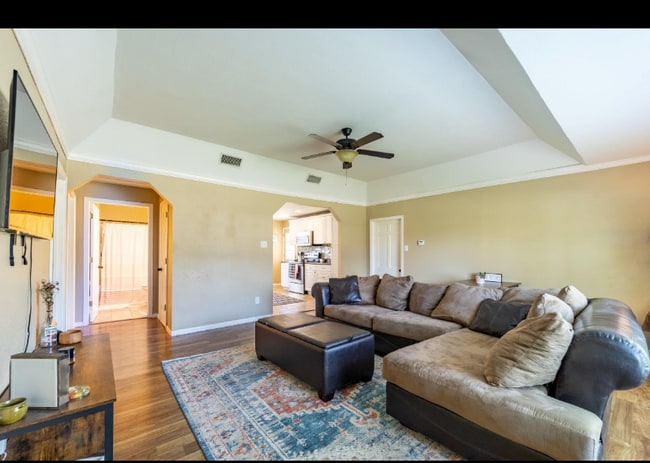 1120 N Ollie Ave in Stephenville, TX - Building Photo - Building Photo