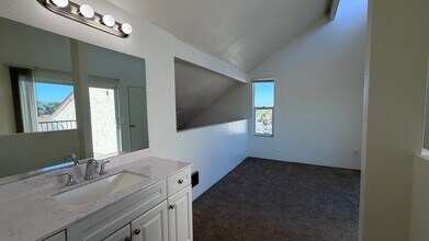 5027 Guava Ave, Unit 203 in La Mesa, CA - Building Photo - Building Photo