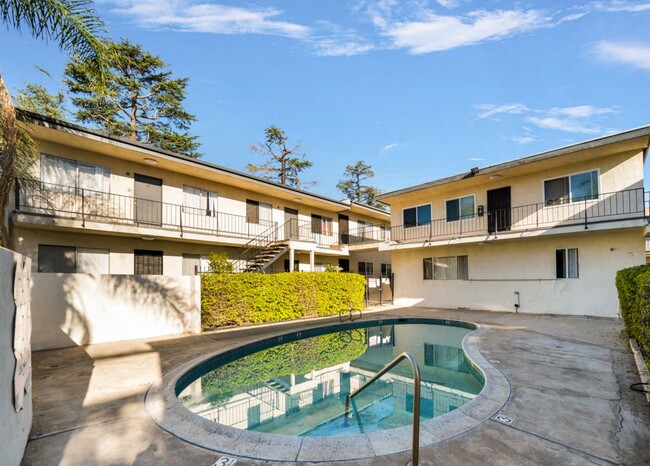 Sayre Apartments in Los Angeles, CA - Foto de edificio - Building Photo