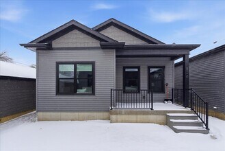 812 Clay St in Cedar Falls, IA - Foto de edificio - Building Photo