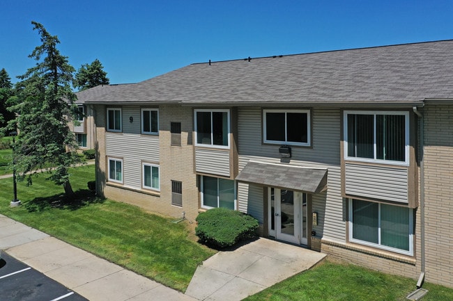 Chestnut Lake in Ypsilanti, MI - Building Photo - Building Photo