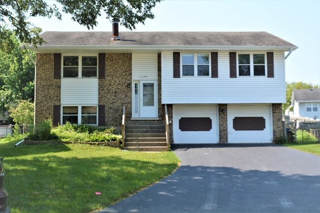 property at 1126 Honeywood Dr