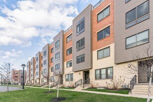 1012 Lakeview Ct in King of Prussia, PA - Building Photo