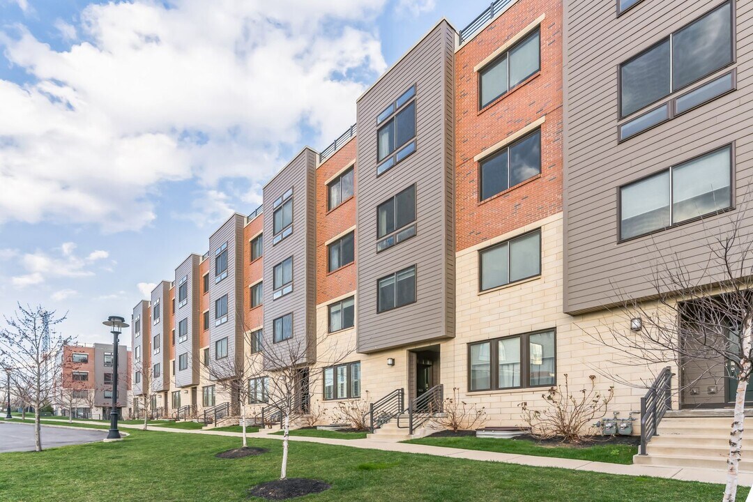 1012 Lakeview Ct in King of Prussia, PA - Building Photo