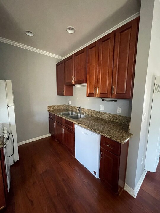 3107-3111 E Theresa St in Long Beach, CA - Foto de edificio