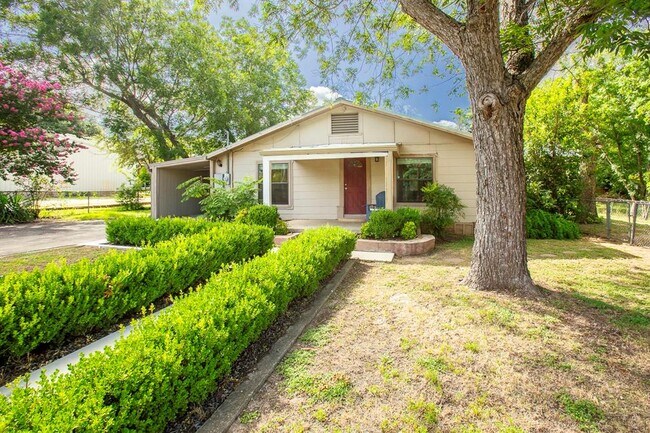 414 Mill St in San Marcos, TX - Building Photo - Building Photo