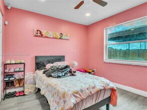 15851 SW 108th Ave in Miami, FL - Building Photo - Building Photo