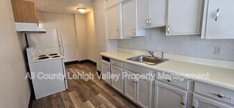 708 Linden St in Bethlehem, PA - Building Photo