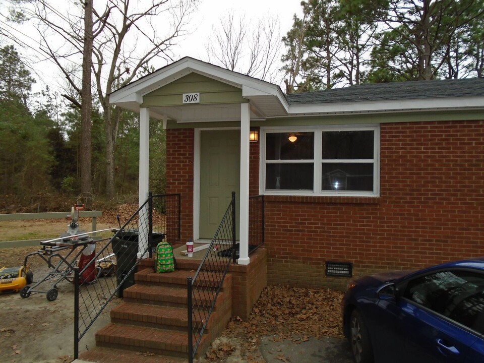 308 Old Shaw Rd in Fayetteville, NC - Building Photo