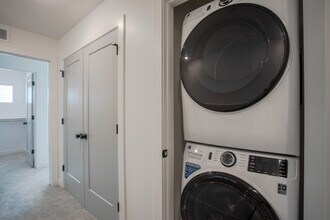 493 W 620 N, Unit 125 in Centerville, UT - Building Photo - Building Photo