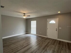 10017 N Hyaleah Rd in Tampa, FL - Building Photo - Building Photo