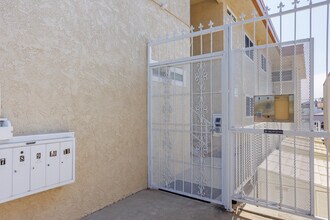 1443 W 7th St in San Pedro, CA - Foto de edificio - Building Photo