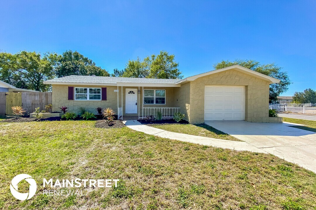 3208 Primrose Dr in Holiday, FL - Building Photo