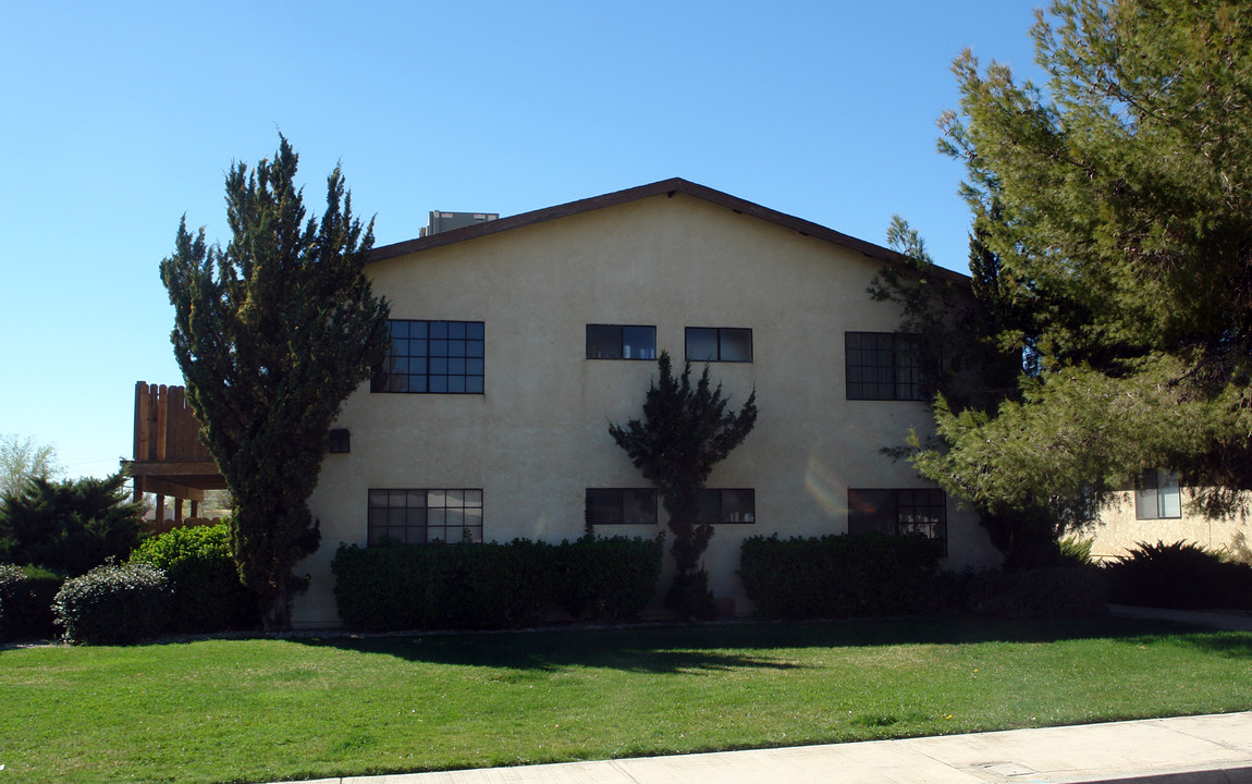 16651 Zenda St in Victorville, CA - Foto de edificio