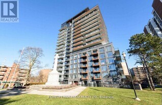 21 Park St E in Mississauga, ON - Building Photo