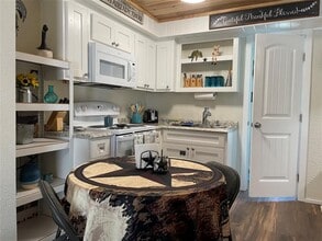 131 Alexander Dr in Tow, TX - Building Photo - Building Photo