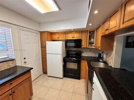 2810 NE 201st Ter, Unit 108 in Miami, FL - Building Photo