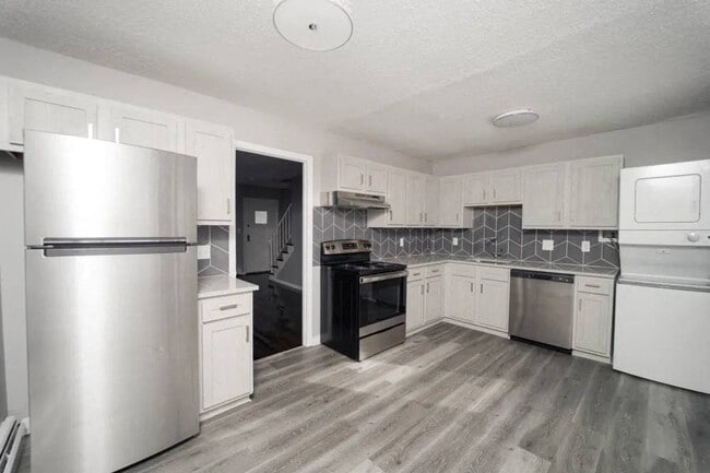 Encore 99 in East Haven, CT - Foto de edificio - Building Photo