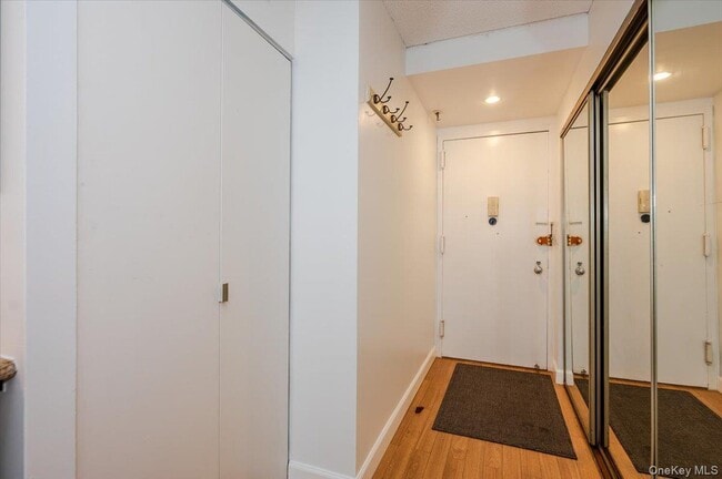 730 W Broadway in Long Beach, NY - Building Photo - Building Photo