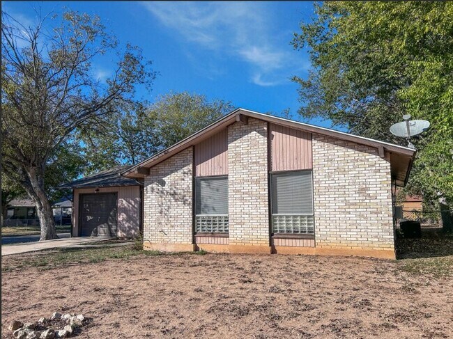7055 Glenfield Dr in San Antonio, TX - Building Photo - Building Photo