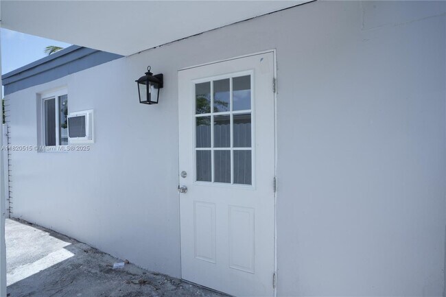 14530 NW 11th Ct in Miami, FL - Building Photo - Building Photo