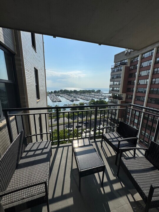 3430 N Lake Shore Dr, Unit 12K in Chicago, IL - Foto de edificio
