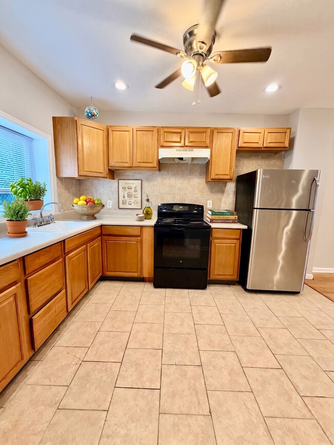 6525 Saybrook Ave in Philadelphia, PA - Building Photo - Building Photo