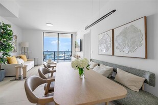 601 NE 1st Ave, Unit 2916 in Miami, FL - Building Photo