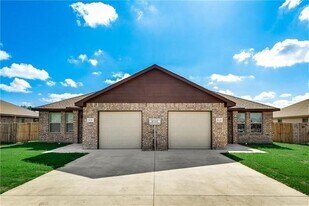 612 N 6th St in Gunter, TX - Building Photo