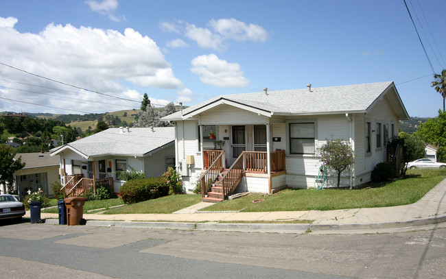 Cedar Street Duplexes in Martinez, CA - Building Photo - Building Photo