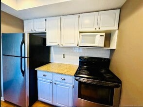 107 Glen Dr in New Canaan, CT - Building Photo - Building Photo