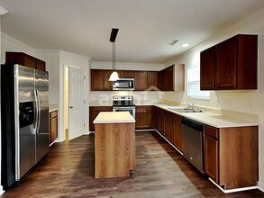 250 Farrington Dr in Clayton, NC - Foto de edificio - Building Photo