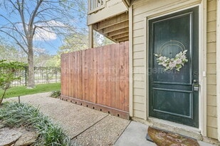 2100 Tanglewilde St in Houston, TX - Building Photo