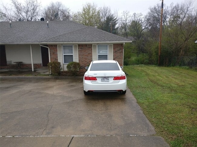 3143 Old Missouri Rd in Fayetteville, AR - Building Photo - Building Photo