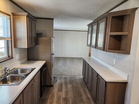 839 Alaska in Belleville, MI - Building Photo