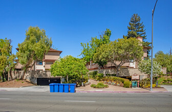 Woodside Commons in San Jose, CA - Building Photo - Building Photo