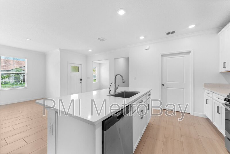 17558 Holly Wl Ave in Wimauma, FL - Building Photo