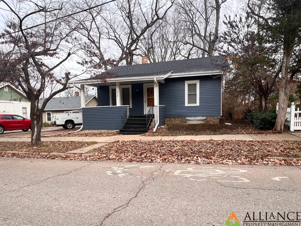 512 Denison Ave in Manhattan, KS - Building Photo