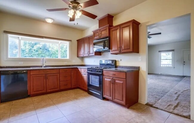 6826 Hollenbeck St in Huntington Park, CA - Foto de edificio - Building Photo