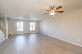 817 S Ripple Creek Dr in Houston, TX - Building Photo - Building Photo