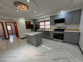 1318 Mace Ave, Unit 1 in Bronx, NY - Building Photo