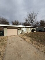 211 E Vida Way in Norman, OK - Building Photo