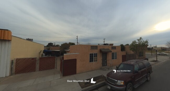 381 Bear Mountain Blvd in Arvin, CA - Building Photo - Building Photo