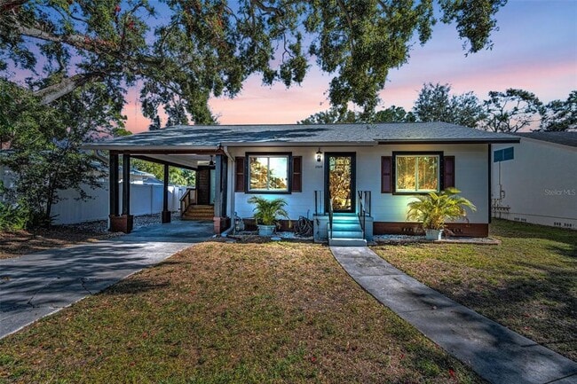 property at 1529 Paloma Ln