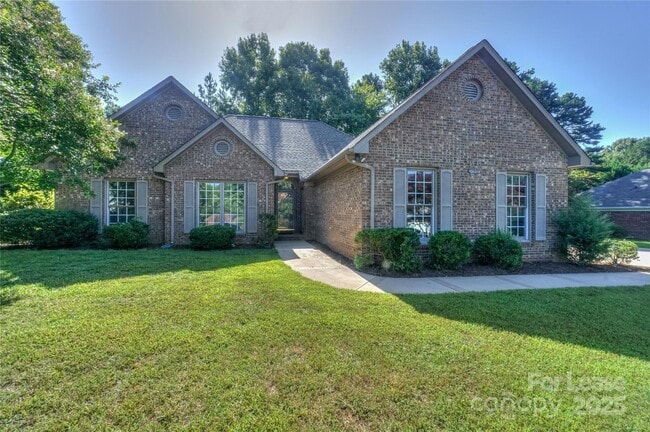 property at 840 Emerson Dr