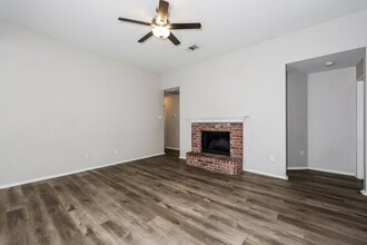 1401 Misty Dr in Midlothian, TX - Foto de edificio - Building Photo