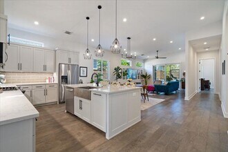 7009 Zachary Dr in Austin, TX - Building Photo - Building Photo