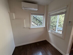 2530 Glen Green St, Unit 2528 1/2 in Los Angeles, CA - Foto de edificio - Building Photo