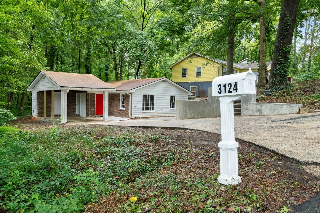 3124 Shirley Dr in Kennesaw, GA - Building Photo
